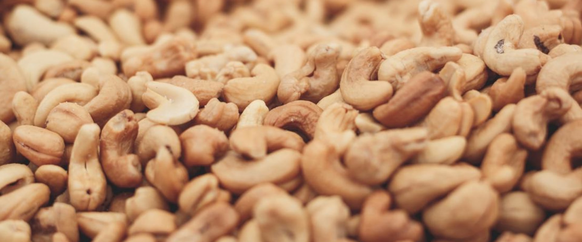 How many cashews can we eat in a day?